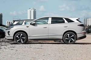 BYD SeaLion 06 EV 2025 – SUV électrique couleur fumée claire, autonomie 601-700 km, fabriqué en Chine, conduite intelligente, disponible à la vente directe - Product Image 4