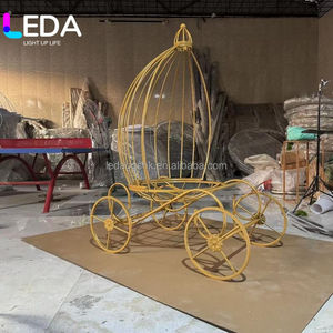 โรงงาน LEDA ผลิตมือถือโลหะสีทองตกแต่งงานเลี้ยงฉลองวันเกิดเด็กแบบกำหนดเอง รูปรถม้าฟักทองเจ้าหญิง สำหรับทางเข้าของเด็ก - Product Image 6