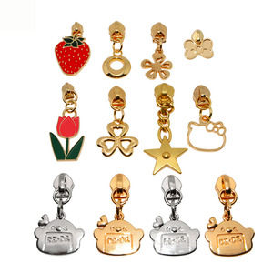 Bán Buôn Kim Loại Tùy Chỉnh Thiết Kế Logo Dây Kéo Kéo Đầu Chất Lượng Cao Fancy Dây Kéo Thanh Trượt Cho Túi - Product Image 1