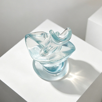 Sculptures en résine bleue abstraites modernes en gros, formes torsadées, décorations de bureau pour présentoirs intérieurs dans les salons et les villas