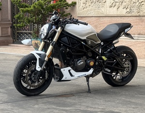 Moto <span class=keywords><strong>de</strong></span> rue Benelli 752S 752cc à deux cylindres parallèles refroidis par eau, fourche avant avec <span class=keywords><strong>frein</strong></span> <span class=keywords><strong>Brembo</strong></span> et ABS - Product Image 3