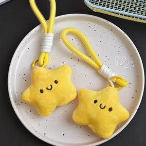 Pendentif étoile jaune Y2K, porte-clés mignon de dessin animé lumineux, poupée en peluche douce qui couine, breloque de sac, accessoires en métal, cadeau - Product Image 5