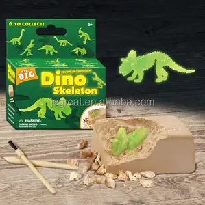 2021 best seller Mini dig Glow in the dark dino skeleton excavation starter kit for kids
