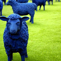 Décoration de bâtiment public, peinture blanche, statues de moutons en fibre de verre grandeur nature, animaux de dessin animé personnalisés, légères, artistiques, sur mesure