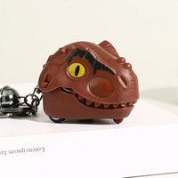 Creativo dinosaurio cabeza morder dedo tirar hacia atrás respetuoso con el medio ambiente plástico coche de juguete pequeña muñeca colgante llavero mochila para niños