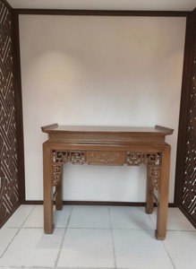 Altar de una sola pieza de madera Sindora - Sen con un atractivo clásico y un diseño robusto para interiores del hogar - Product Image 3