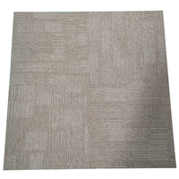 Dalles de moquette carrées modernes à usage commercial 50x50 en nylon à boucles amorties rayées pour la maison, le bureau, l'hôtel, écologiques et ignifuges