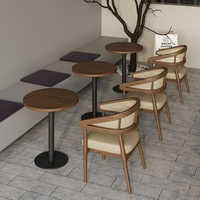 Ensemble de meubles de haute qualité, table et chaises en bois massif et rotin, pour restaurant, hôtel, café contemporain