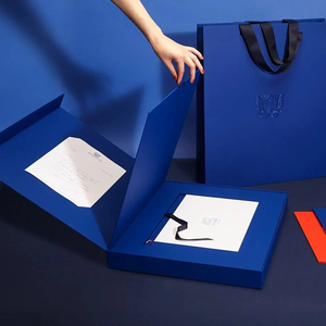 Caja de Regalo de Papel Rígido Magnética Plegable Rosa de Lujo con Logotipo Personalizado para Empacar con Bolsa de Papel - Product Image 2