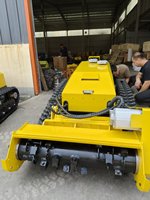 Machine de défrichage terrestre télécommandée sans pilote, machine de déchiquetage de bois pour zones dangereuses en pente