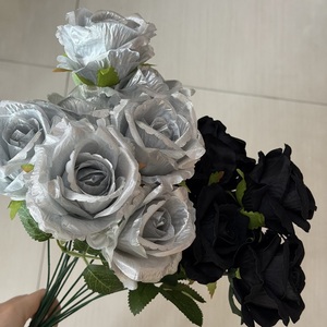 Rosas Artificiales de Seda Plateadas con Diseño Floral Elegante para Festivales, San Valentín, Navidad, Graduaciones - Ramo Hecho a Mano de 7 Cabezas - Product Image 3
