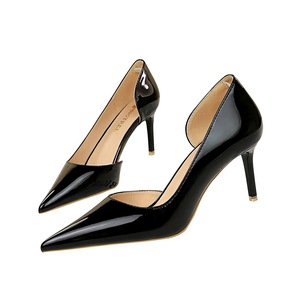 Chaussures à talons hauts tendance 2024 pour filles, design tendance, chaussures décontractées à enfiler, grandes tailles, confortables, chaussures à talons pour femmes et dames - Product Image 2