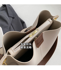 Nuevo Bolso Bandolera de Moda, Gran Capacidad, de Cuero Suave, Bolso de Mano para Mujer, Diseño de Lujo - Product Image 3