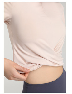 Haut de yoga court à col rond torsadé pour femme, manches courtes, coupe régulière, t-shirt d'entraînement très extensible, séchage rapide, respirant, vente en gros - Product Image 4