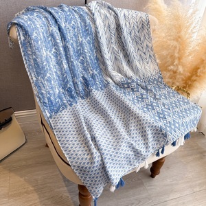 Nouvel arrivage : Écharpe artistique texturée de style japonais à imprimé géométrique en coton, lin et polyester pour femme - Idéale pour les voyages - Product Image 1