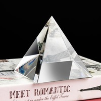 Kleine natürliche polierte Kristall Handwerk 3d Home Decor Zubehör Ägypten kristall klare Dekor Pyramide Plexiglas Würfel Souvenirs