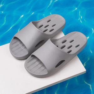 Nuovo arrivo pantofole da doccia estive Unisex con suola EVA sandali da <span class=keywords><strong>piscina</strong></span> <span class=keywords><strong>antiscivolo</strong></span> ad asciugatura rapida per il massaggio con fori di scarico - Product Image 2