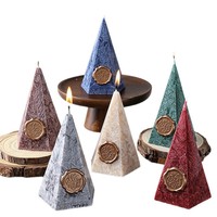 Europäischer Vintage-Stil Mehrseitige Pyramidenförmige Kerze mit Mattierter Textur, Geeignet für Heimdekoration und Als Geschenk
