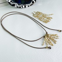 Halskette mit Anhänger aus natürlichen Muschelperlen und Wachsschnur, vielseitig tragbar, für Damen, leichter Luxus, Nischendesign, Perlmutt, sportlicher Stil