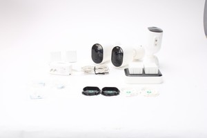 Paquete de Seguridad con Cámara <span class=keywords><strong>Arlo</strong></span> VMC4350P-1BYNAS Pro 4 Spotlight y Baterías - Fair - Product Image 1