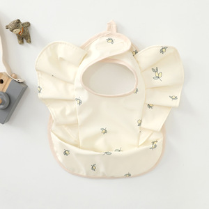 Bavoir pour bébé style coréen avec poche, motif ailes d'ange, en PU imperméable et résistant aux taches, pour l'introduction des aliments complémentaires, anti-salissures et antidérapant - Product Image 5