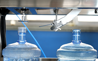 Machine de remplissage de liquide de bouteille d'eau minérale de 5 gallons