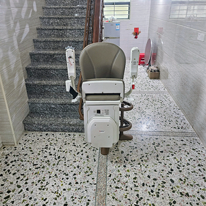 <span class=keywords><strong>Montascale</strong></span> <span class=keywords><strong>a</strong></span> Trazione in Acciaio Rinforzato per Anziani/Disabili, Uso Interno/Esterno, per Scale Diritte/Curve/Scale <span class=keywords><strong>a</strong></span> <span class=keywords><strong>Chiocciola</strong></span> - Product Image 2