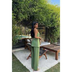 Conjunto Casual de Calle para Mujer, Color Verde Betty, con Cinturón, Talla Única, Corte Ajustado, Top y Pantalones Cortos de Lana y Algodón, Diseño Liso - Product Image 1