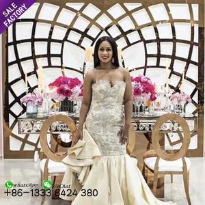 Matériaux de scène de décoration de mariage d'usine de Foshan, cadre de fond en acrylique avec fleurs - Product Image 1