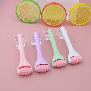 Système de massage facial portable et mignon en silicone pour le contour des yeux, applicateur de crème et masseur pour les yeux, idéal pour les soins oculaires et l'usage domestique - Product Image 2