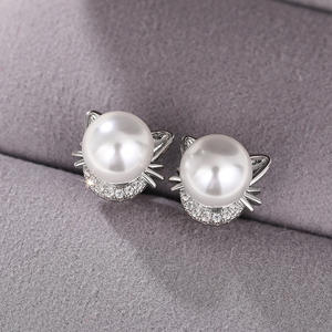 Pendientes bonitos con forma de gato para mujer, chapados en oro blanco, perlas de imitación, joyería de regalo, aleación chapada en plata, diseño de dibujos animados - Product Image 4