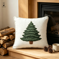 Coussin décoratif en lin et coton brodé avec motif sapin de Noël et bordure passepoilée, décoration de Noël pour la maison de style campagnard