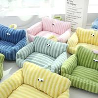 Lit pour animaux de compagnie DO Fashion en peluche, style grands yeux, en coton PP, rayé, en forme de canapé, portable, pour l'hiver, pour chiens et chats de petite et moyenne taille