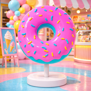 Scultura a forma di <span class=keywords><strong>ciambella</strong></span> rosa ecologica e simpatica per esposizione in parchi giochi per bambini, statua decorativa in fibra di vetro lucida a forma di dessert per tema caramelle - Product Image 2