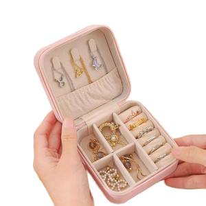 Estuche de Viaje para Joyas, Organizador de Anillos, Caja de Regalo Cuadrada, Diseño Sólido, Bolsa de Cuero con Cremallera, a la Moda, para el Día de San Valentín - Product Image 1