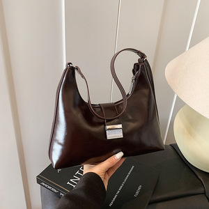 2025 cao cấp thiết kế túi xách theo phong cách cổ điển với dây chuyền kim loại Túi đeo vai màu rắn tối giản Túi Đeo Chéo Nữ - Product Image 4