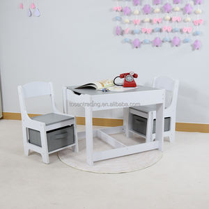 Table moderne pour enfants avec deux chaises, plateau double face avec bac de rangement, bureau d'activités en bois pour enfants - Gris, durable, pour salon - Product Image 4