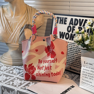 Bolsos de Mano Personalizados al por Mayor, Diseño de Moda, Tejido Grueso, Forma Cuadrada con Botón, Capacidad 3L+, Diferentes Modelos - Product Image 1