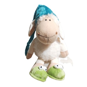 Juguete de peluche de oveja soñoliento al por mayor <span class=keywords><strong>y</strong></span> almohada de oveja de piel de <span class=keywords><strong>lobo</strong></span> regalo de cumpleaños con relleno de algodón PP sombrero muñeca de oveja - Product Image 2