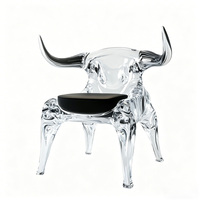 Fauteuil en cristal transparent en forme de tête de taureau avec coussin en cuir noir pour la décoration de maison de luxe