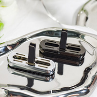 Nouvel ornement de parfum d'ambiance solide pour Tesla, à fixer sur la grille d'aération, avec un design créatif et une installation facile