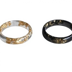 Bagues en résine faites à la main par des artisans, bijoux de mode féminins modernes de haute qualité pour les occasions décontractées, les fêtes sur la plage et les mariages, commandes en gros - Product Image 1