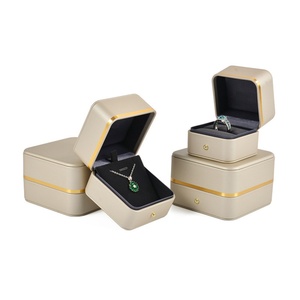 Boîte à bijoux en cuir PU de qualité supérieure, styles ovales et rectangulaires modernes en 6 couleurs avec impression de logo personnalisée pour accessoires - Product Image 2