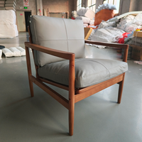 Fauteuil Moderne Rétro en Bois Massif et Cuir à Bras Unique, Idéal pour Salon, Bureau, Balcon – Design Confortable pour la Maison