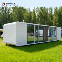 Villa en acier économique de type serre par Apple Cabin, maison préfabriquée avec extérieur étanche et design moderne