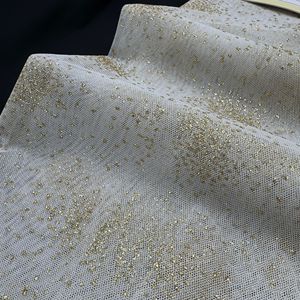 Vente en gros de tissu en maille <span class=keywords><strong>d</strong></span>élicate de tulle à paillettes polyester doré imprimé pour robe de mariée tissu à paillettes en dentelle - Product Image 1