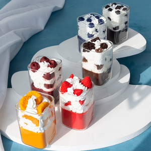 Bougie parfumée de forme fruitée de style crème glacée d'anniversaire bougie de gâteau au chocolat fraise avec pot en verre aromathérapie de festival - Product Image 4