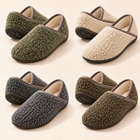 Chaussons d'intérieur neutres en peluche sherpa, ergonomiques, en mousse à mémoire de forme, pour le dropshipping et l'approvisionnement de marques de boutiques