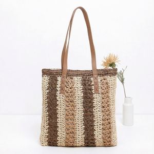 Sac fourre-tout sophistiqué à pois pour femme avec fermeture éclair, doublure en polyester, sac élégant à porter sous le bras - Product Image 1