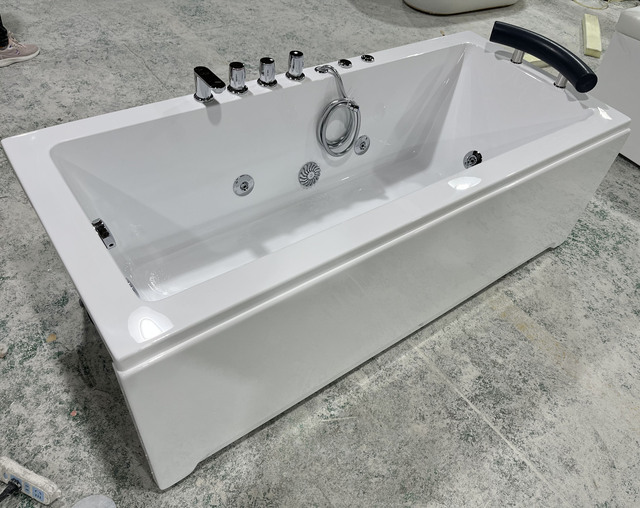 Smart Bluetooth Freestanding Rectangle Acrylic Bathroom Spa 1-2 Person Small Hot Tub with App Control for Jets Lights Music